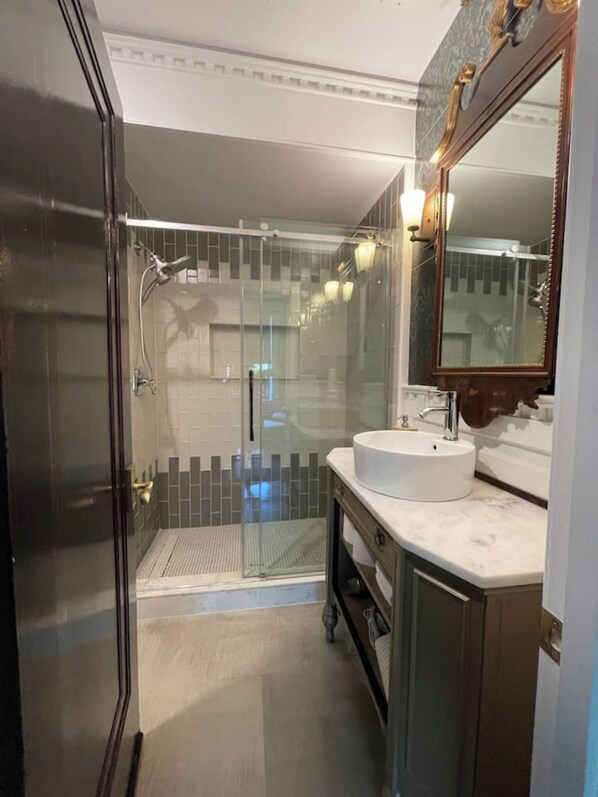 Douche, sèche-cheveux