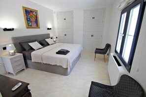 2 soverom, skrivebord, strykejern/-brett og wi-fi