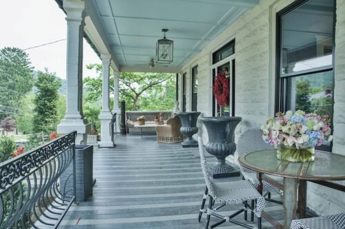 Boutique Inn 7 Magnolias:YELLOW BIRD+Gourmet Bfast