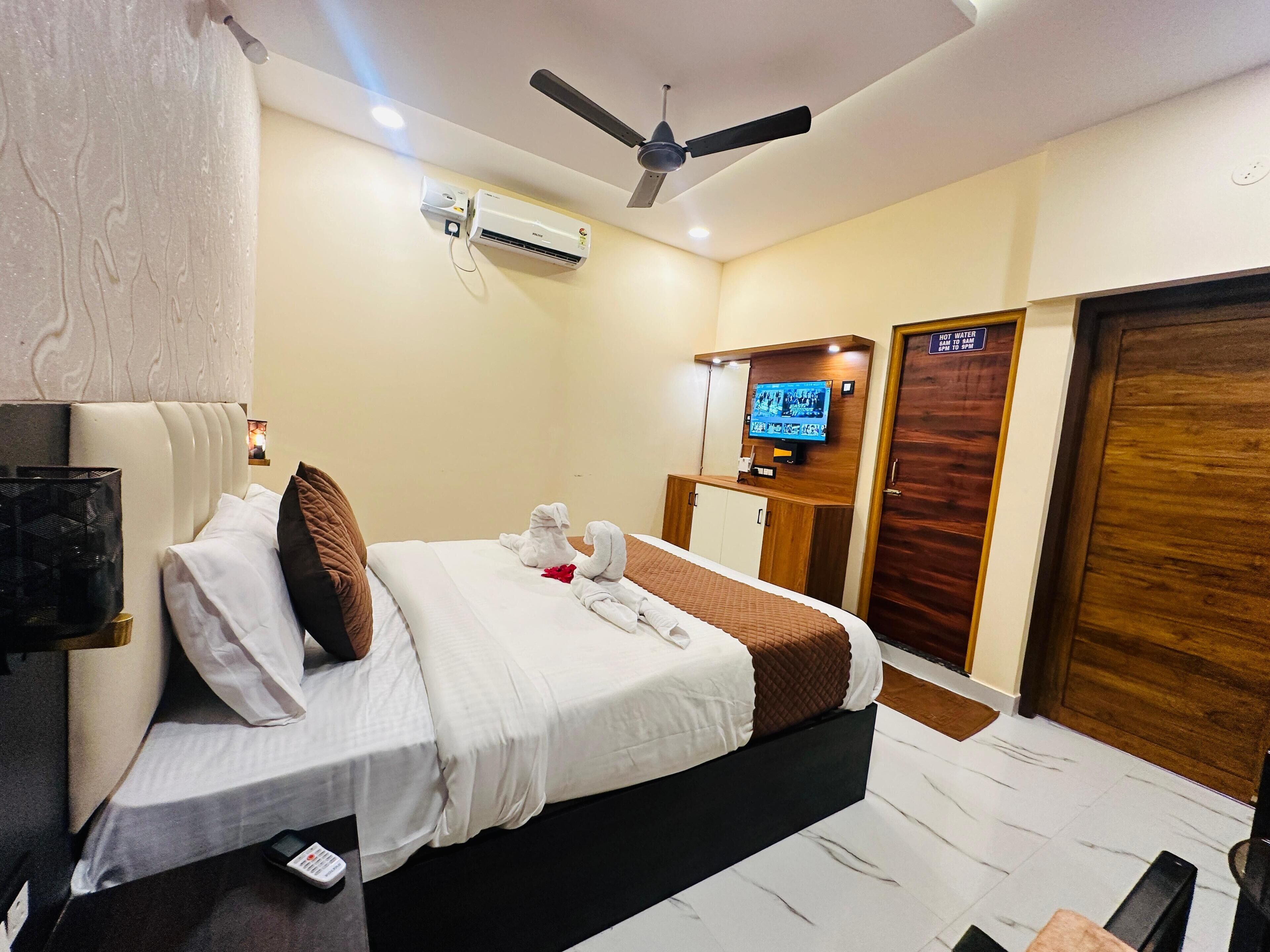 Deluxe Double Room, Balcony, Pool View | Desk, laptop workspace, free WiFi