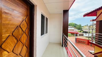 Standard-Doppelzimmer, Balkon, Hügelblick | Balkon