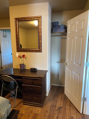 3 bedrooms, free WiFi, bed sheets - Charming 3-bedroom house with AC, WiFi in tranquil Twin Falls (Twin Falls)