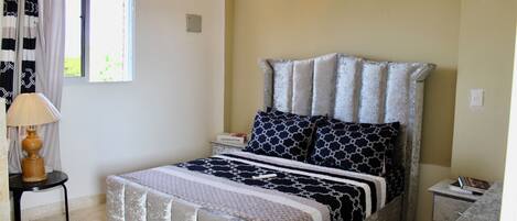 Family Apartment | Blackout curtains, soundproofing, iron/ironing board, free WiFi