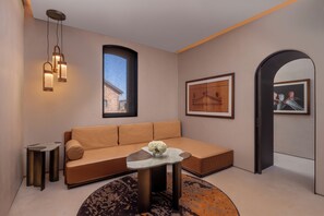 55-inch Smart TV with cable channels, fireplace, heated floors