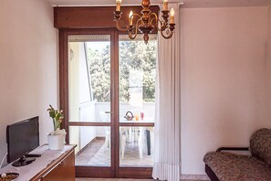 Apartamento, 2 quartos, sacada, vista para o jardim | Área de estar