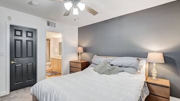 3 bedrooms, desk, iron/ironing board, free WiFi