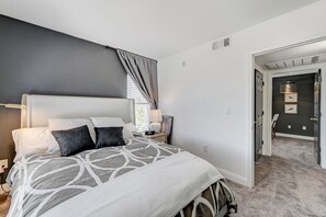 3 bedrooms, desk, iron/ironing board, free WiFi