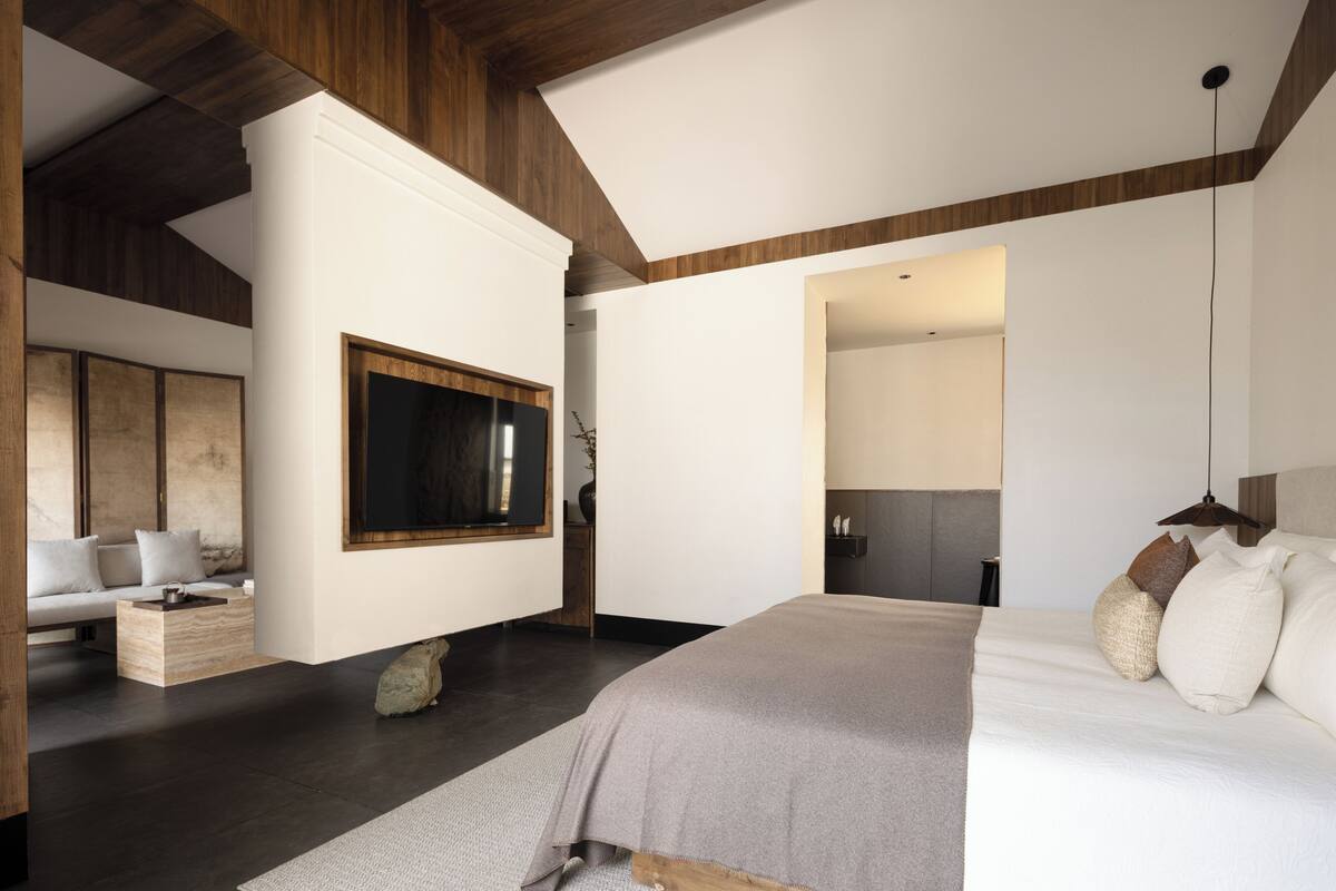Habitación de diseñador | Ropa de cama de alta calidad, edredón y artículos del minibar gratis