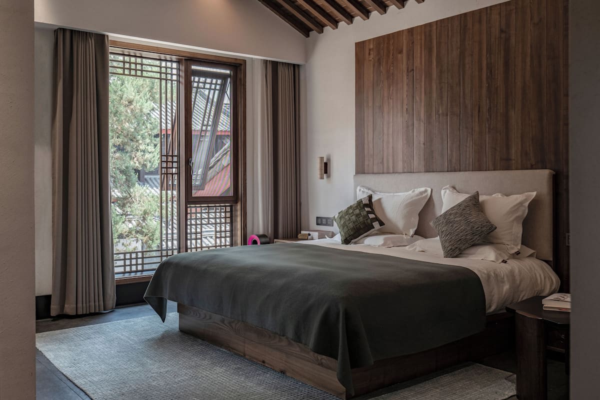 Habitación básica doble, vista al patio | Ropa de cama de alta calidad, edredón y artículos del minibar gratis