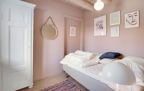 3 bedrooms, travel crib, free WiFi