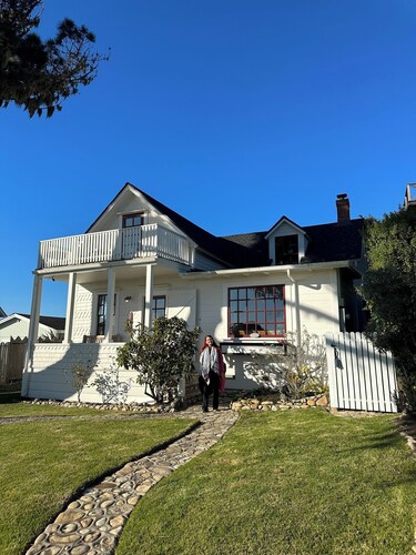 Delightful home with glorious view in Mendo village 