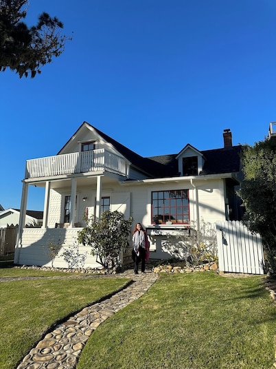 Delightful home with glorious view in Mendo village