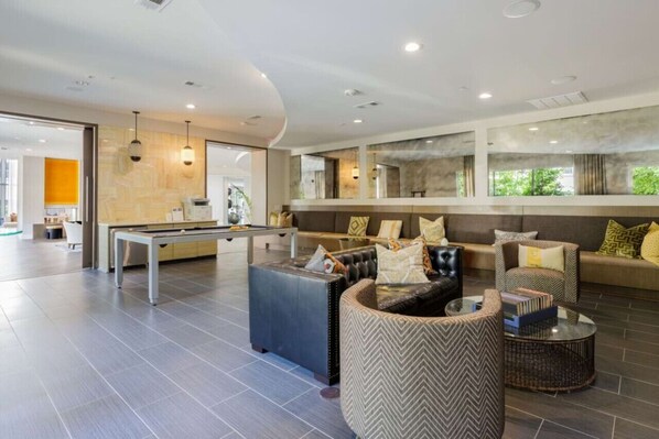 Lobby - Spacious 2BRI Pool I Gym I Free Parking IWorkspace (Dallas)