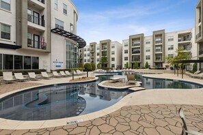 Pool - Serene 2BR I Pool I Gym I Free Parking I Workspace (Dallas)
