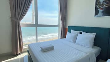 Departamento Deluxe, vista a la playa | 2 habitaciones, ropa de cama de alta calidad y muebles diferentes