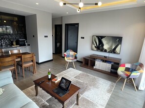 Deluxe Apartment | Living area - Escada Apartments (Nairobi)