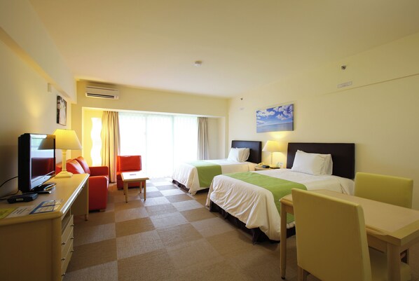 Condo, para no fumadores, vista al campo de golf | Caja de seguridad en la habitación, cortinas blackout y wifi gratis