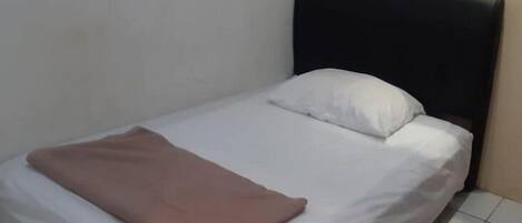 Standard Double Room | Free WiFi, bed sheets