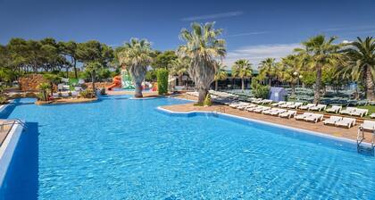 Chalet in Blanes near the Beach & Pool