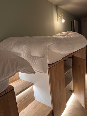 2 bedrooms, travel cot, WiFi