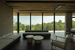 Villa Premium | Zona de estar | Una televisión de pantalla plana, Netflix, suelo radiante