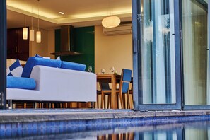 Luxury Villa, Plaj Manzaralı | Oturma alanı | Yazıcı 