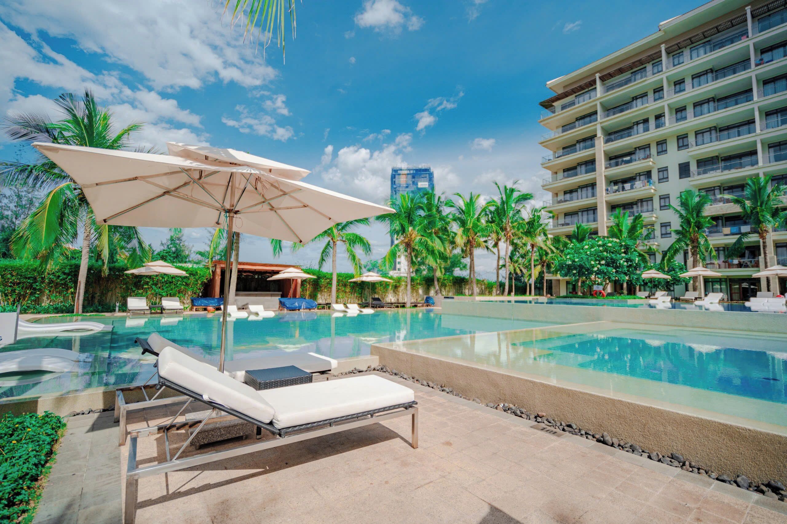 2 piscinas al aire libre