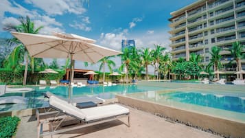 2 piscinas al aire libre