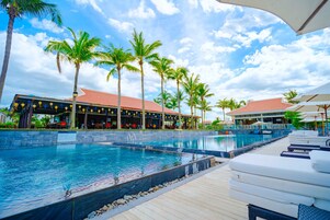 2 piscinas al aire libre