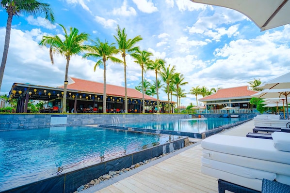 2 outdoor pools - Danang Private Swimming Pool Villa (Da Nang)