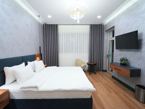 Signature-Apartment | Zimmersafe, Schreibtisch, schallisolierte Zimmer, Bügeleisen/Bügelbrett