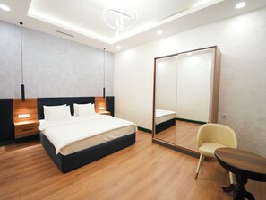 In-room safe, desk, soundproofing, iron/ironing board - Avant Hotel Tashkent Pool&Spa (Tashkent)