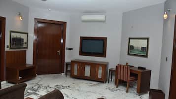 Dobbeltrom – grand | Sengetøy av topp kvalitet, memory foam-senger og safe på rommet