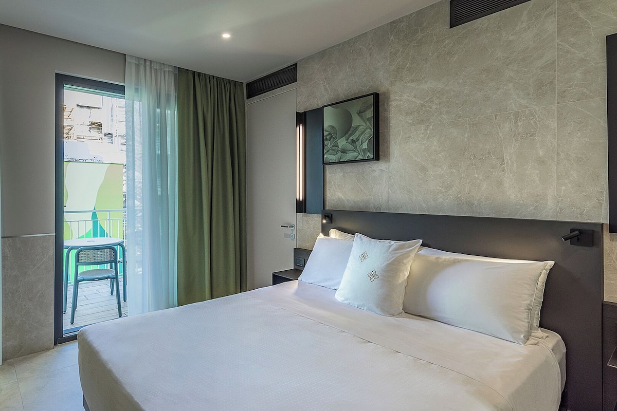 Deluxe Double Room, 1 Queen Bed, Balcony, Courtyard View | Down comforters, minibar, in-room safe, desk
