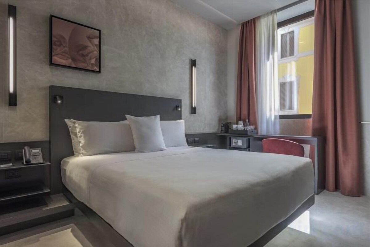 Down duvets, minibar, in-room safe, desk