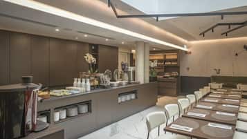 Petit déjeuner buffet servi tous les jours en supplément