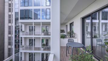 Deluxe-Doppelzimmer, 1 Queen-Bett, Balkon, Blick auf den Innenhof | Ausblick vom Zimmer