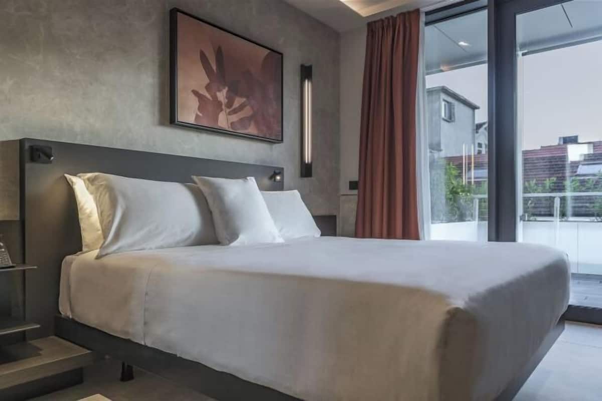 Down duvets, minibar, in-room safe, desk