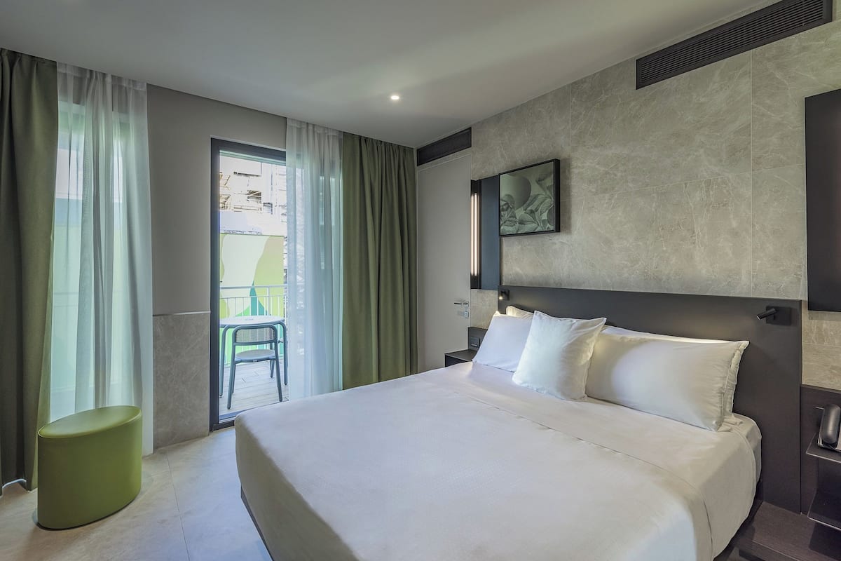 Down duvets, minibar, in-room safe, desk