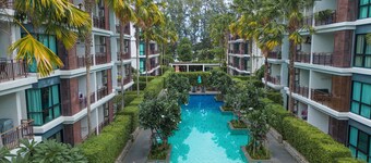 Chic Condo Just 100m from the Shore c130
