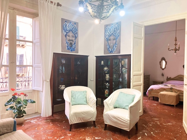 2 chambres, fer et planche à repasser, Wi-Fi, draps fournis