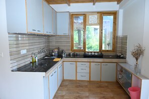 Private kitchen - Work from Himalaya, Work from mountains, Majhachi apartments. (Manali)