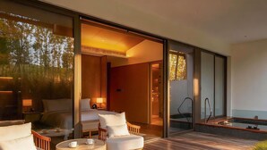 SUPERIOR ROOM,1 King Size Bed, Private Heated Pool, Expo Park View - Chengdu Expo Waterfall Hotel - Mgallery Collection (Chengdu)