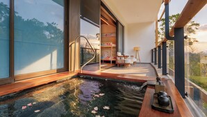 Ein modernes Interieur mit einem großen Fenster, einer kleinen Innenwasserkonstruktion und einer hölzernen Bank.