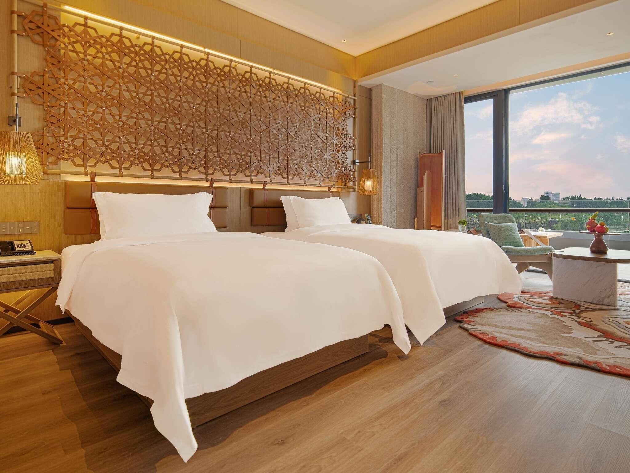 SUPERIOR ROOM, 2 Double Size Beds, Waterfall View