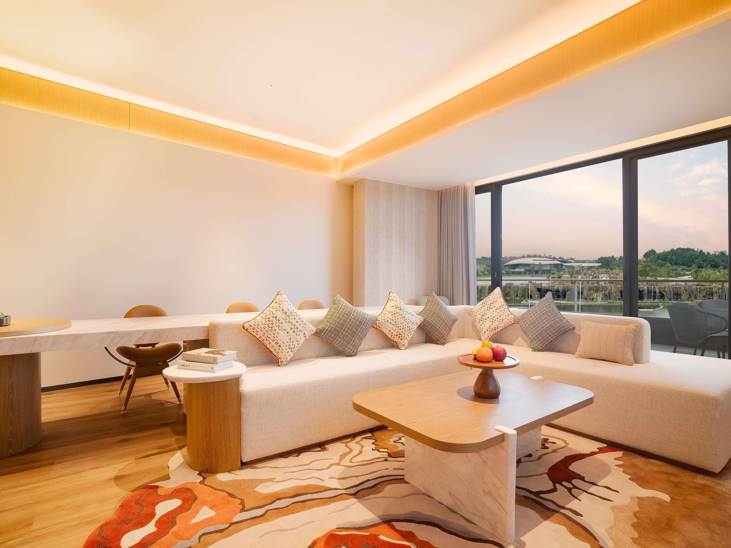 MGALLERY EXECUTIVE SUITE, M Club Access,1 King Size Bed, Waterfall View, Butler | Down comforters, free minibar, in-room safe, blackout drapes