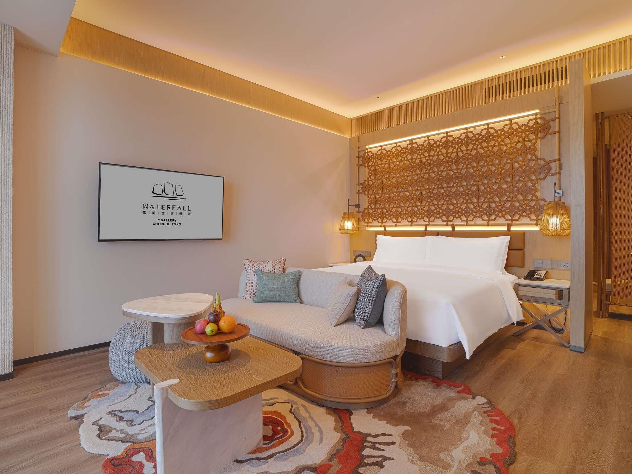 SUPERIOR ROOM,1 King Size Bed, Waterfall View