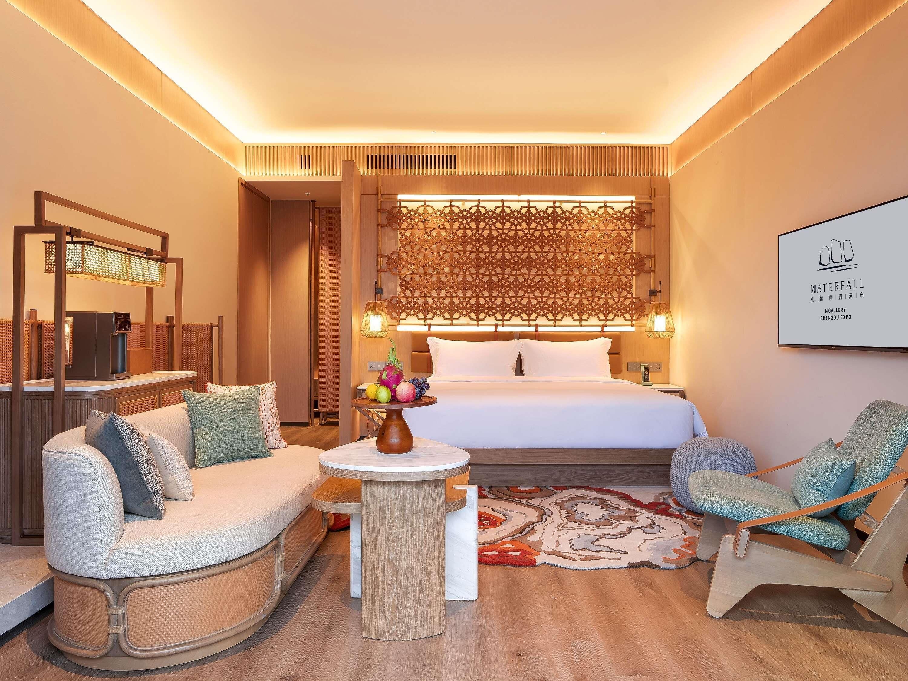 DELUXE ROOM,1 King Size Bed, Private Courtyard | Down comforters, free minibar, in-room safe, blackout drapes