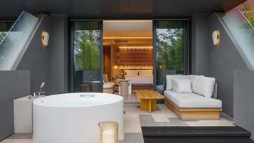 DELUXE ROOM,1 King Size Bed, Private Courtyard | Down comforters, free minibar, in-room safe, blackout drapes