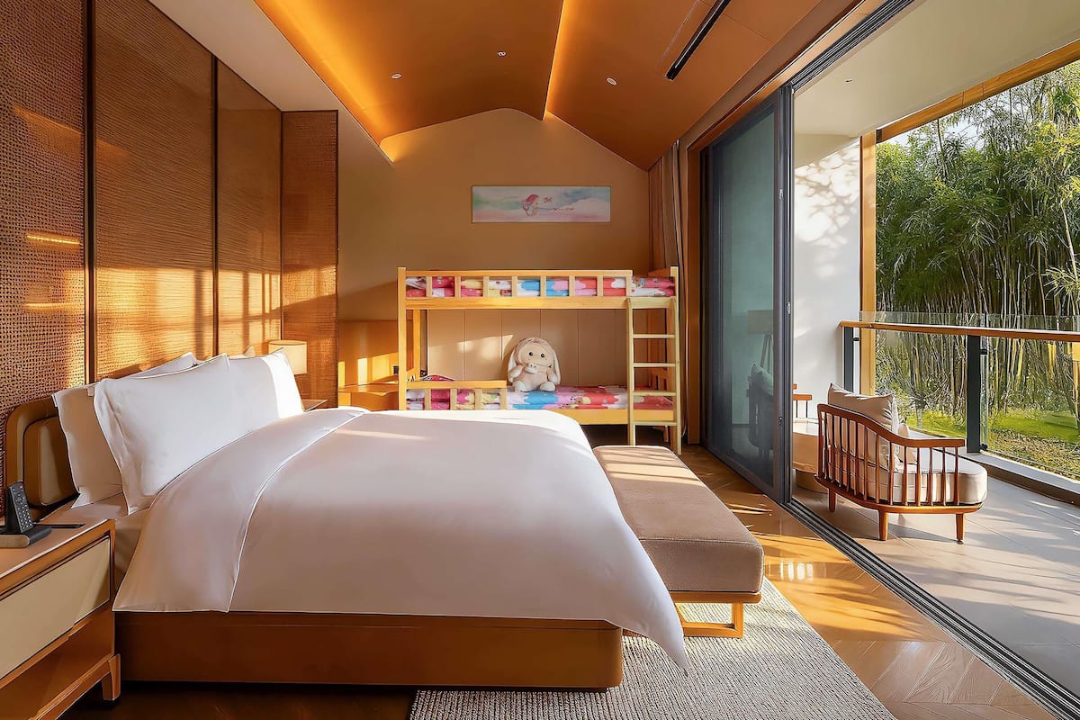 Quarto luxo, vista para o parque | Edredons de pluma, frigobar (abastecido com itens grátis)